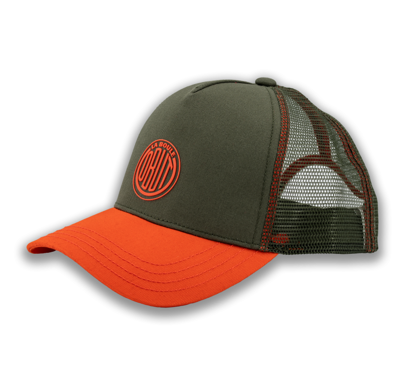Kaki pet met vintage oranje logo