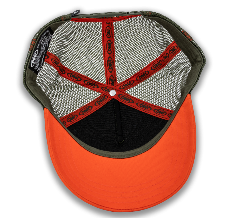 Kaki pet met vintage oranje logo