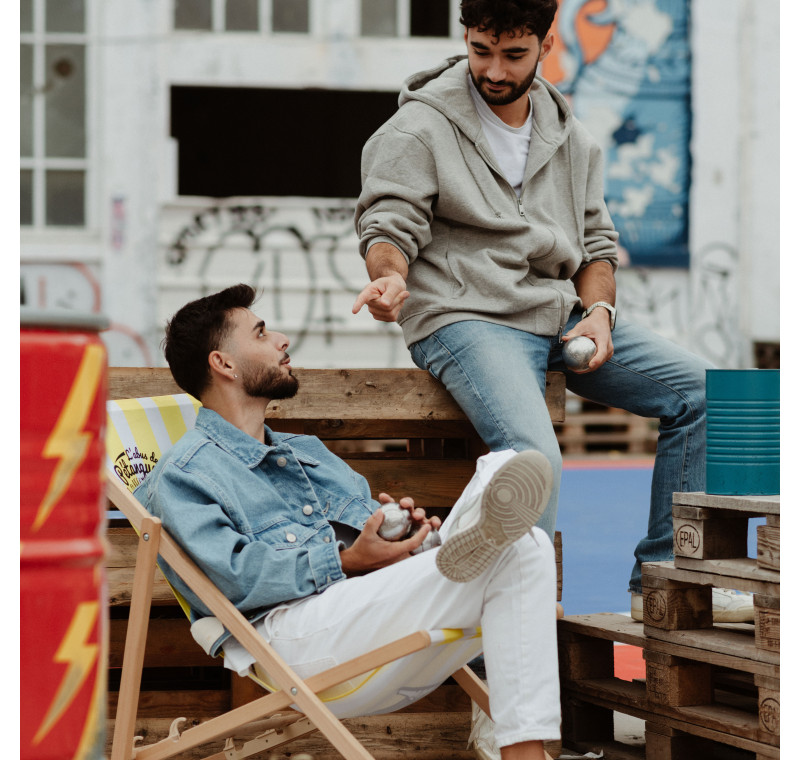 Solstol med vintage maskot