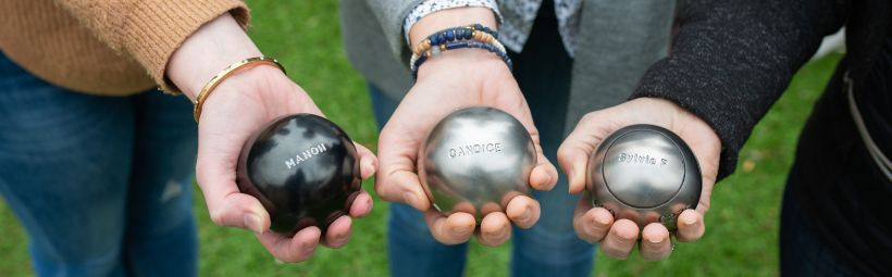 Klassieke of cursieve personalisatie op Obut-ballen